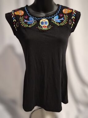 Embroidered Black Cap-Sleeve Women’s Top Medium